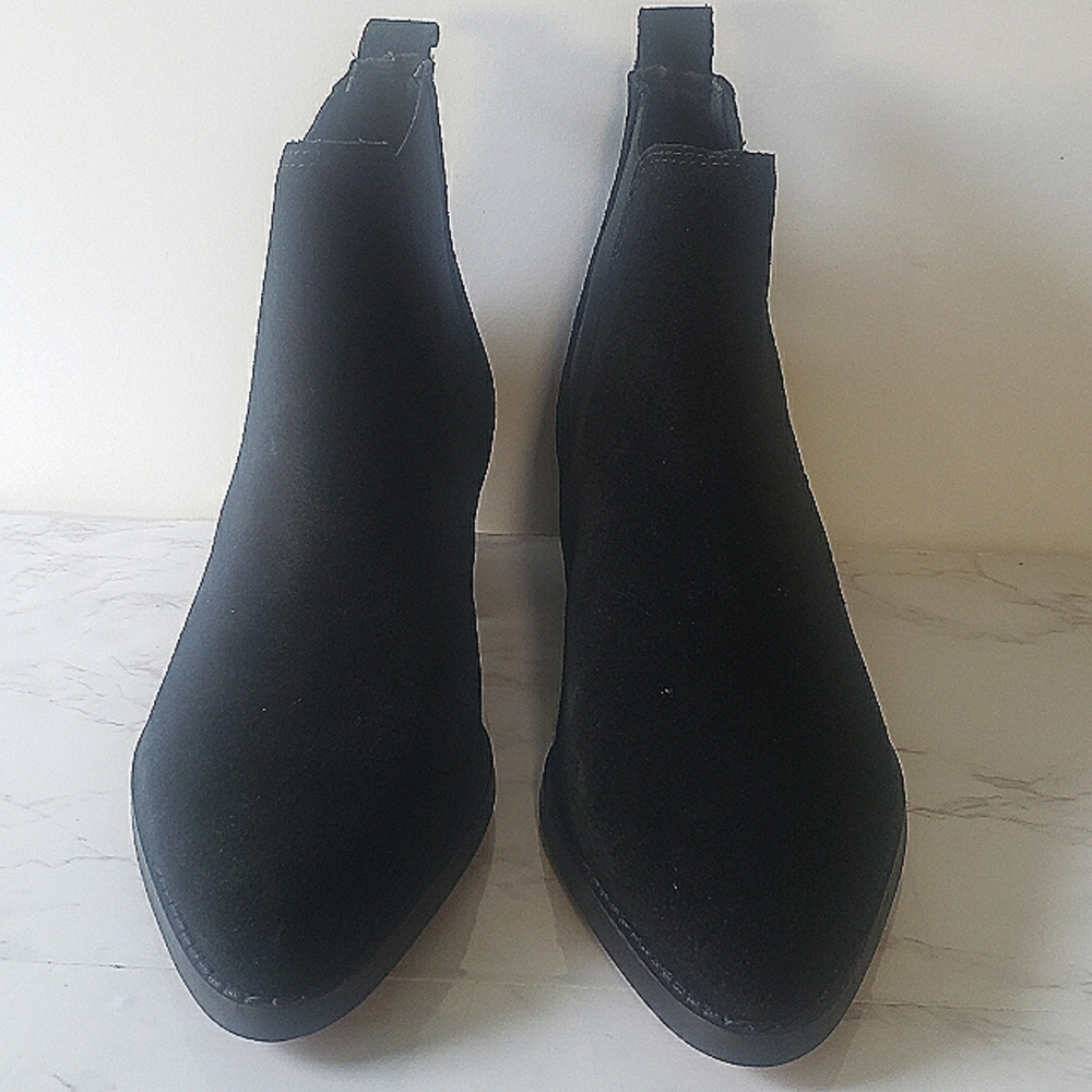 Kenneth Cole New York Women's "Russie" Black Suede Ankle Boot, Sz 5.5, NIB